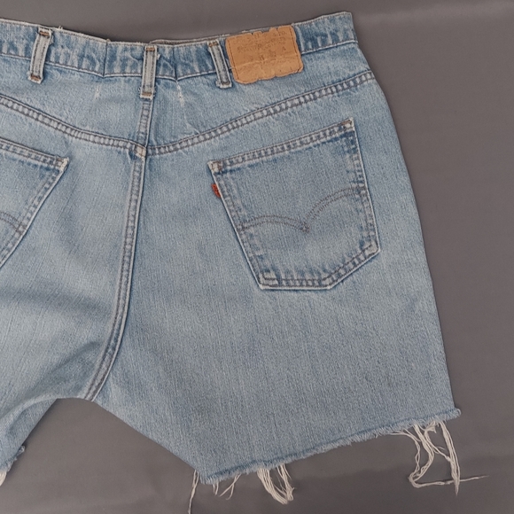 Vintage Levi's Distressed Denim Shorts Size 38 Blue Jean Cutoffs - Picture 9 of 16